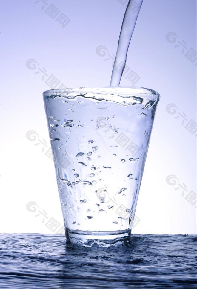 水 水杯图片