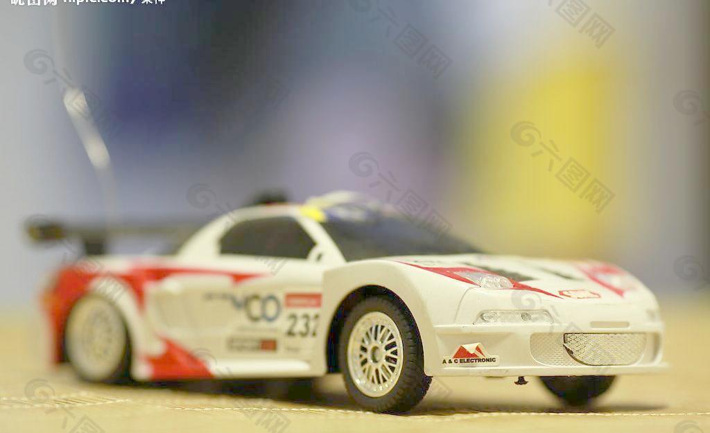 白色賽車圖片