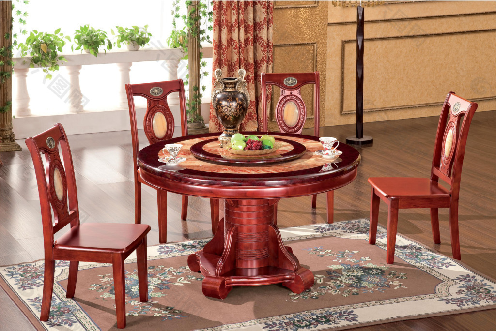 實木餐臺餐椅背景