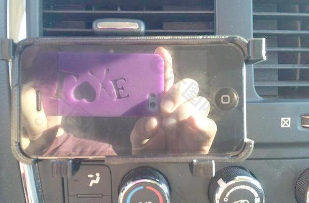 iPhone 4的汽車和GoPro山