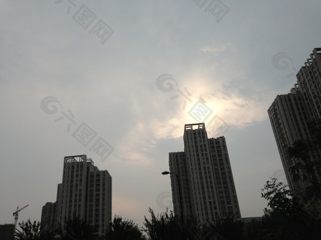 建筑 云遮月 風(fēng)景
