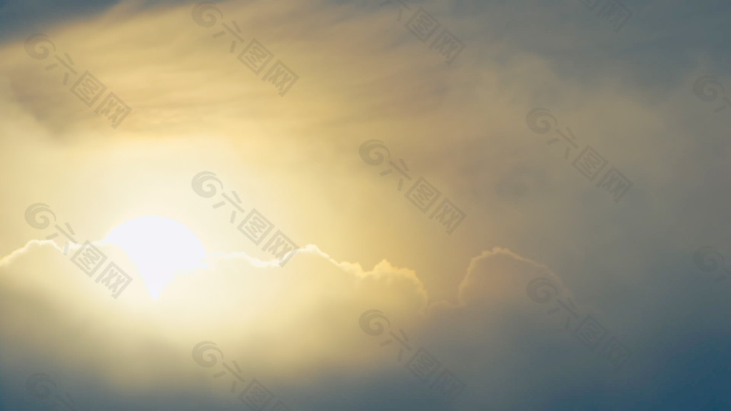 在多云的天空的股票視頻風(fēng)景的太陽 視頻免費下載