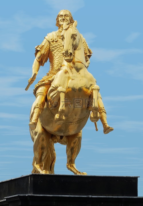 黃金騎士,8 月強(qiáng),名勝古跡