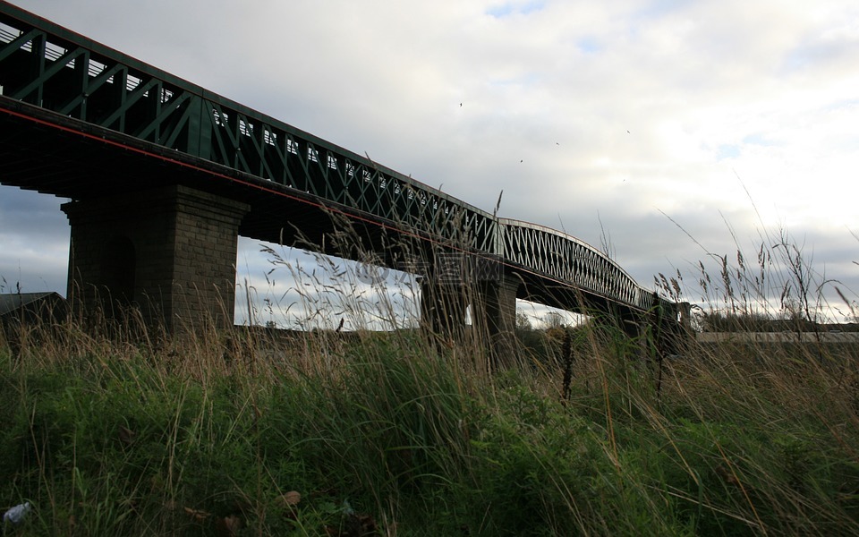 皇后亞歷山德拉橋,橋,立交橋