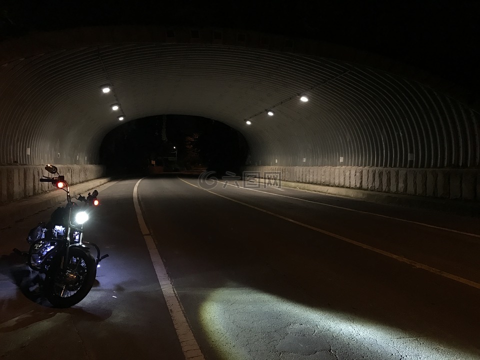 關(guān)閉工作,harley davidson,隧道