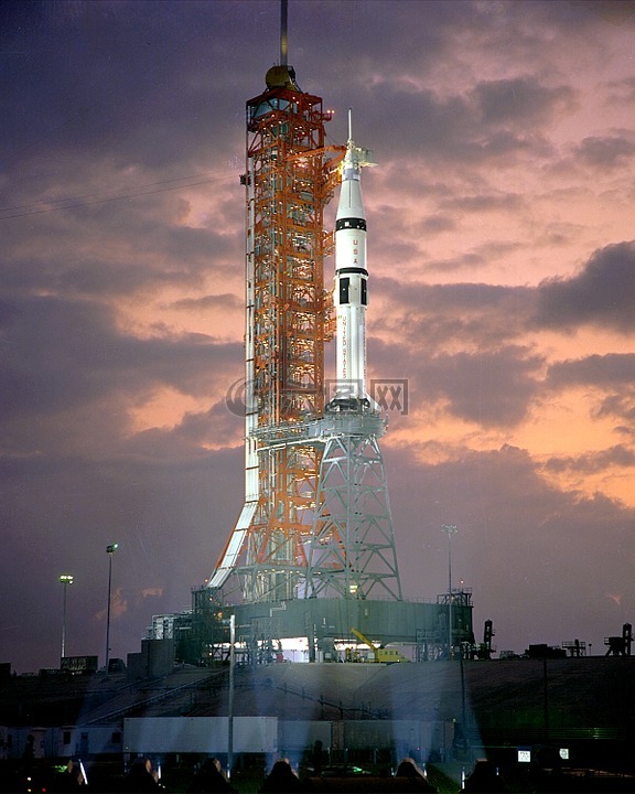 土星1b火箭发射台发射前