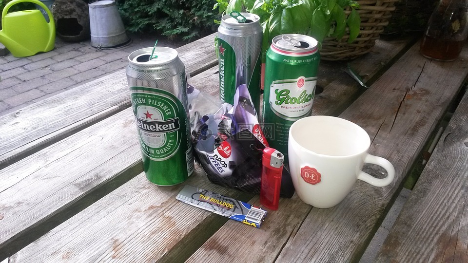 啤酒罐,花園桌,unordnug