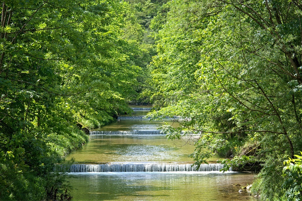 水運(yùn)行,過獨(dú)身生活,河
