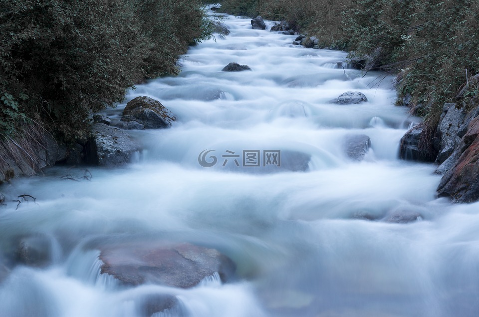 河,過獨身生活,水