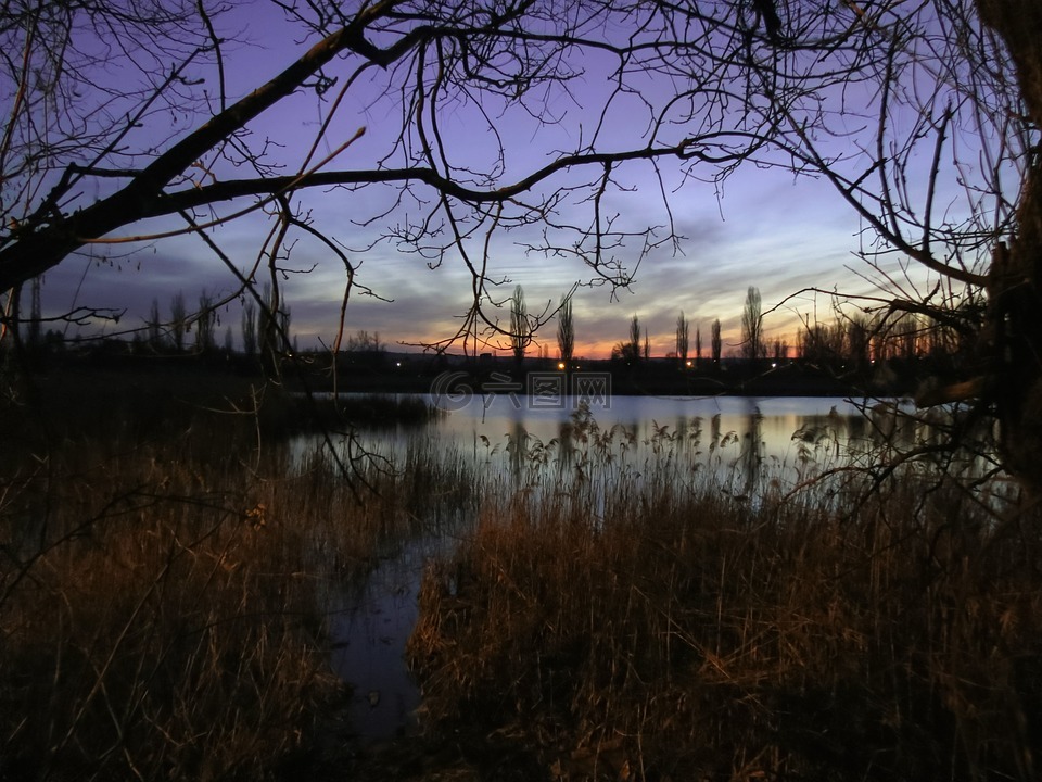 夜,湖,落日的天空