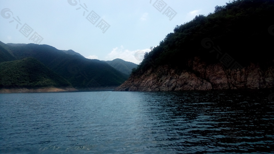 梅山水庫綠如藍(lán)