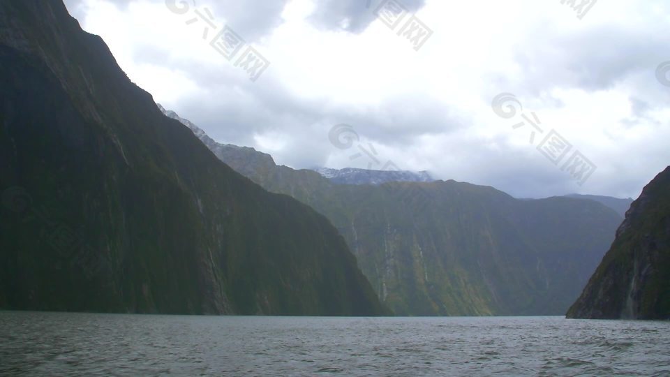 跨越米爾福德峽灣新西蘭