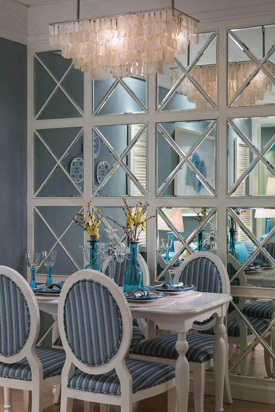 简约风室内设计餐厅镜子背景墙效果图