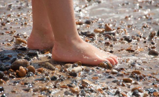 海滩上的小脚丫图片