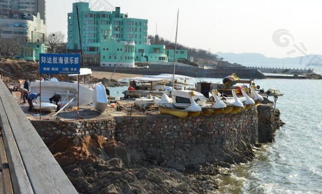 海滩上的航海俱乐部图片