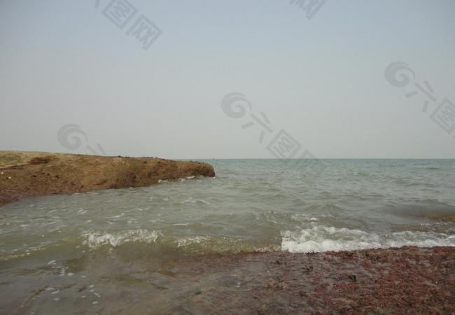 刘公岛海岸的海浪图片
