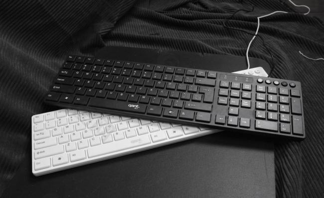 黑白键盘图片