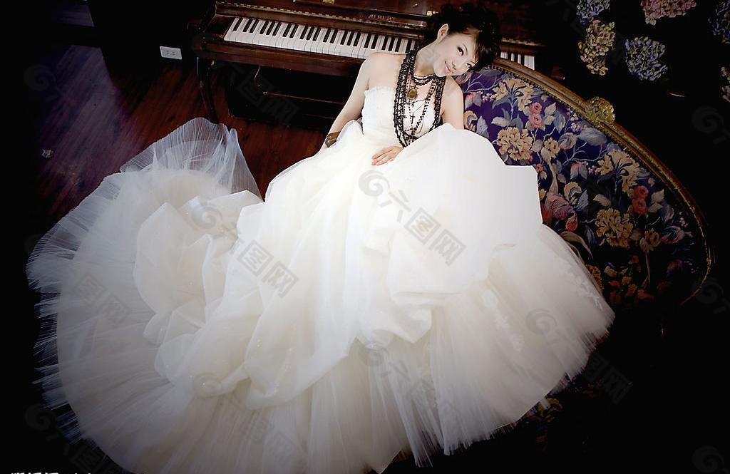 婚纱钢琴照片图片