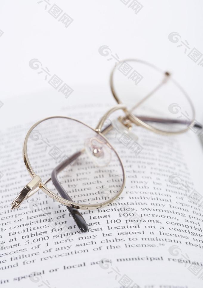 书籍 眼镜图片