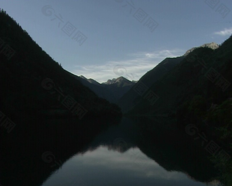 湖水雪山素材下载