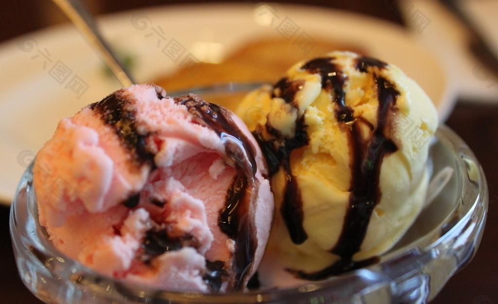 可渴的冰淇淋图片