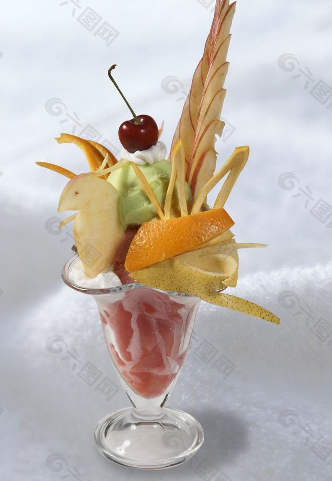 水果圣代冰淇淋图片