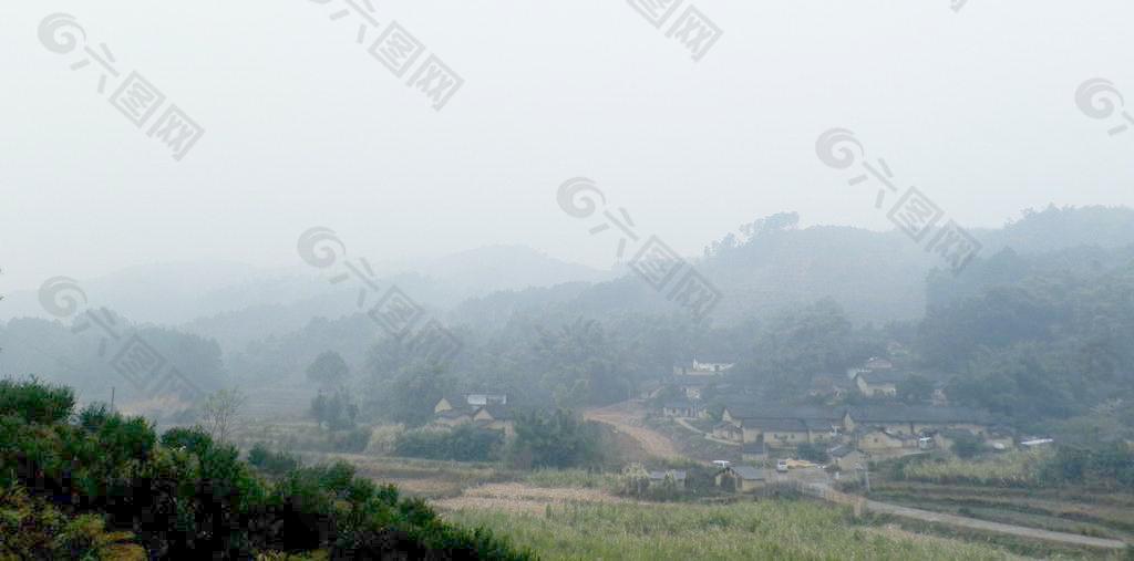 烟雨山村图片