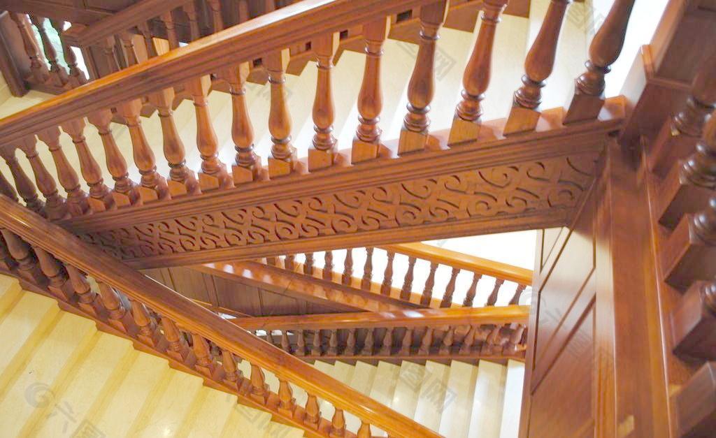 欧式木楼梯装潢图片