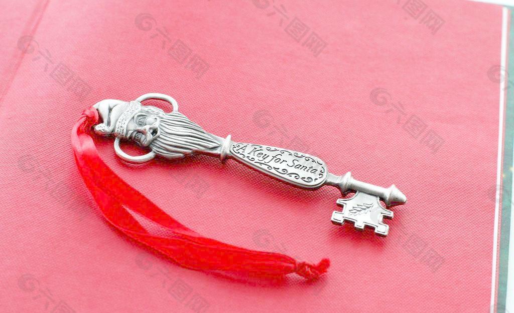 红色丝带欧式古典艺术造型钥匙图片