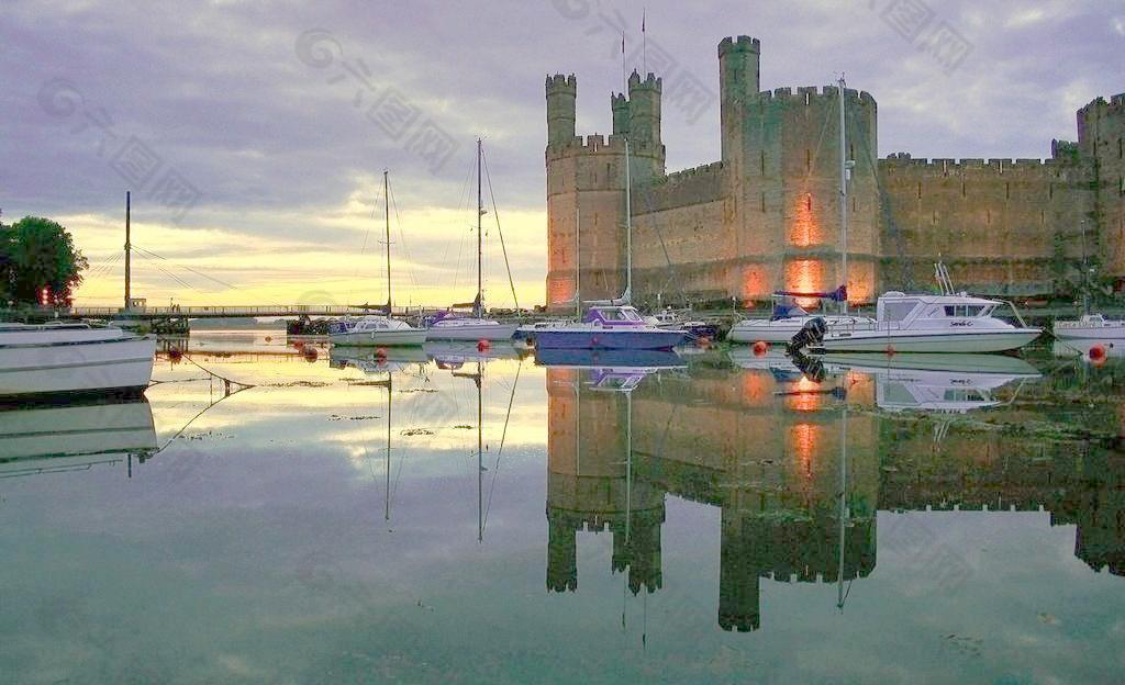 城堡 古迹 欧式建筑 自然 风景 名胜 旅游 船只 大海 倒影图片