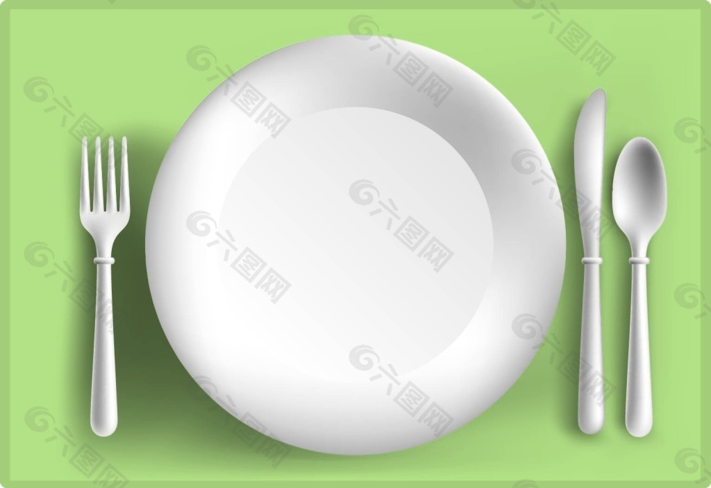 白色盘子和餐具