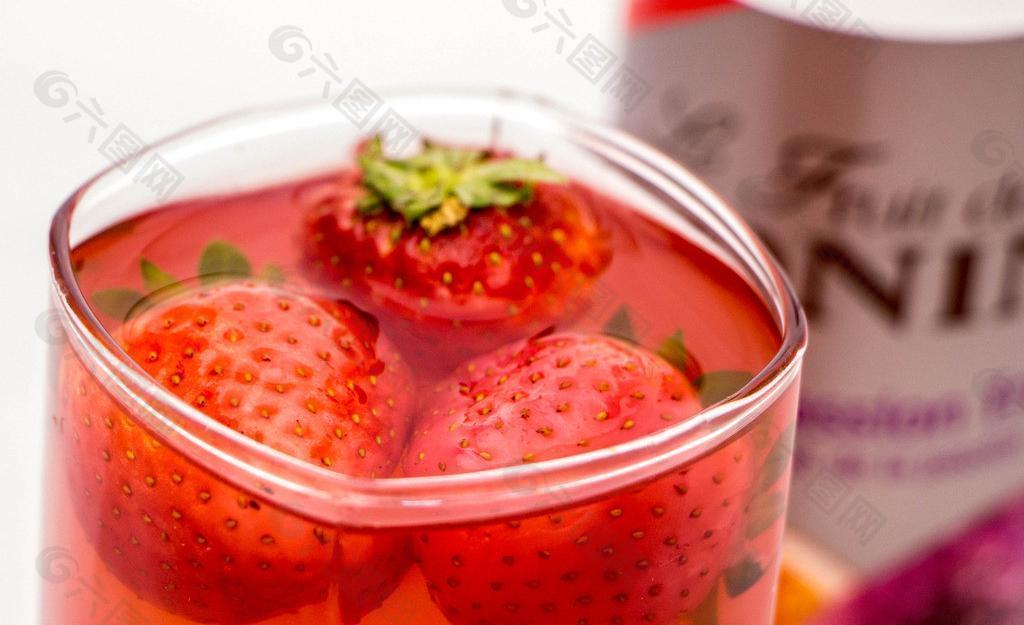 草莓与果汁图片