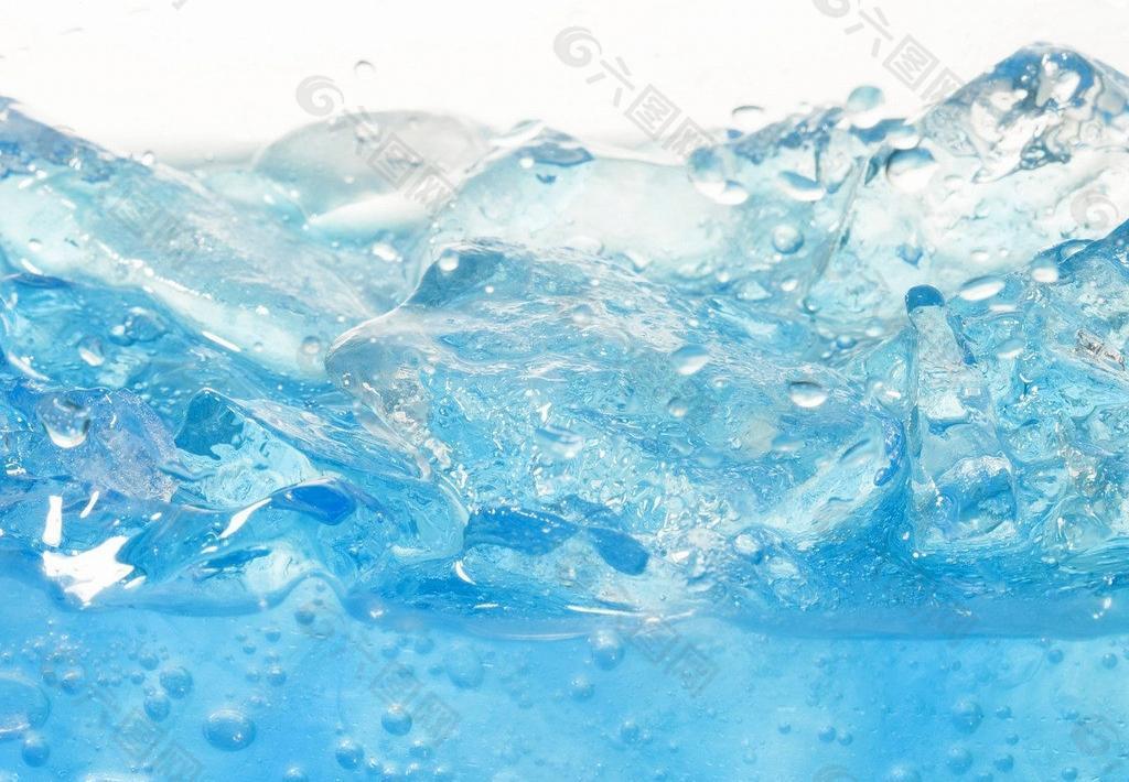 蓝色冰水图片