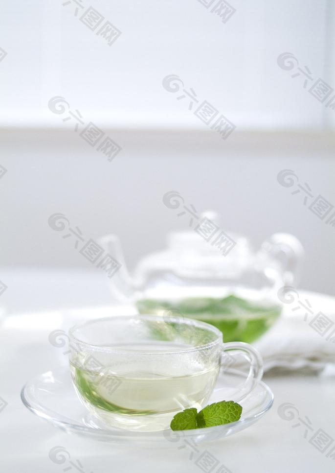 鲜草茶饮图片