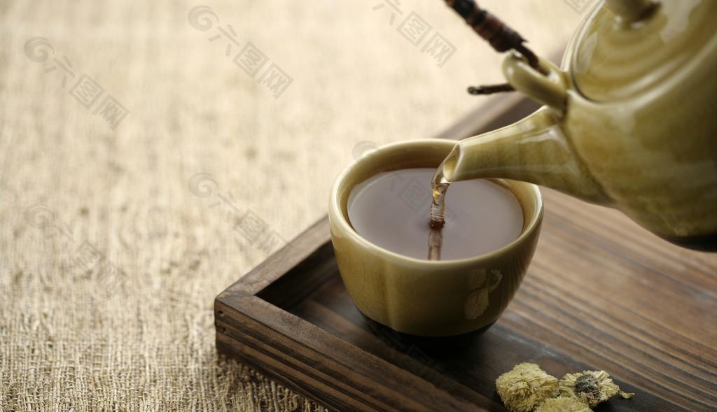 禅风茶趣 倒茶情景图图片