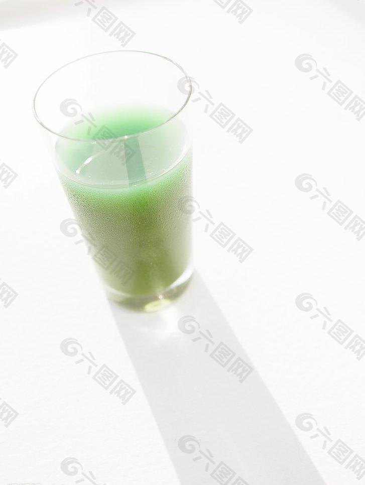 绿色果汁饮料图片