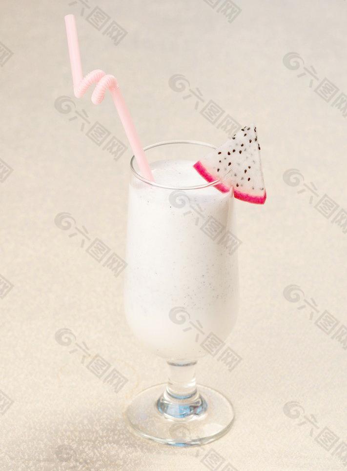 火龙果牛奶汁图片