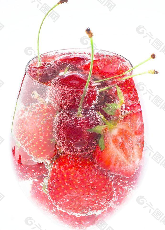 动感水珠水滴草莓樱桃图片