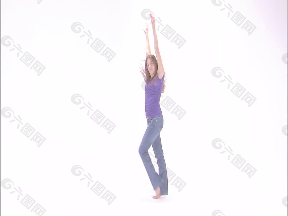 女孩在跳舞的紫色衬衫和牛仔裤15股票的录像