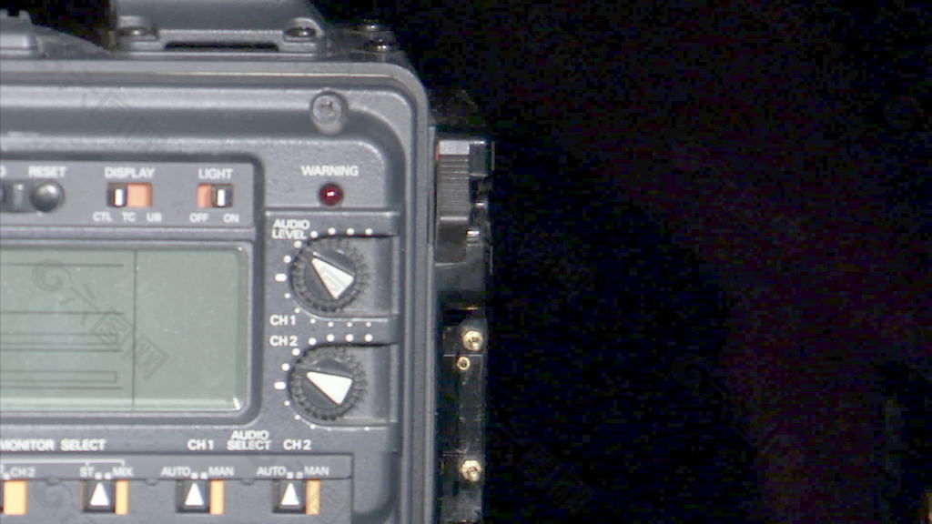 电池连接到摄像机的录像后股票