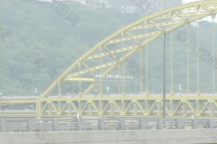 Fort Pitt桥从Fort Pitt隧道股份的录像