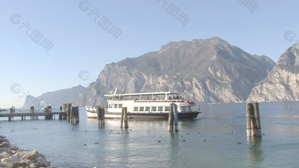意大利加尔达湖在torbolo船码头股票视频