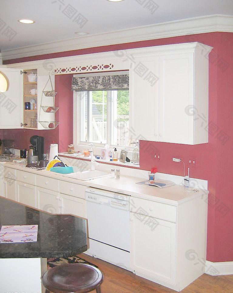 红白色调现代风格厨房图片