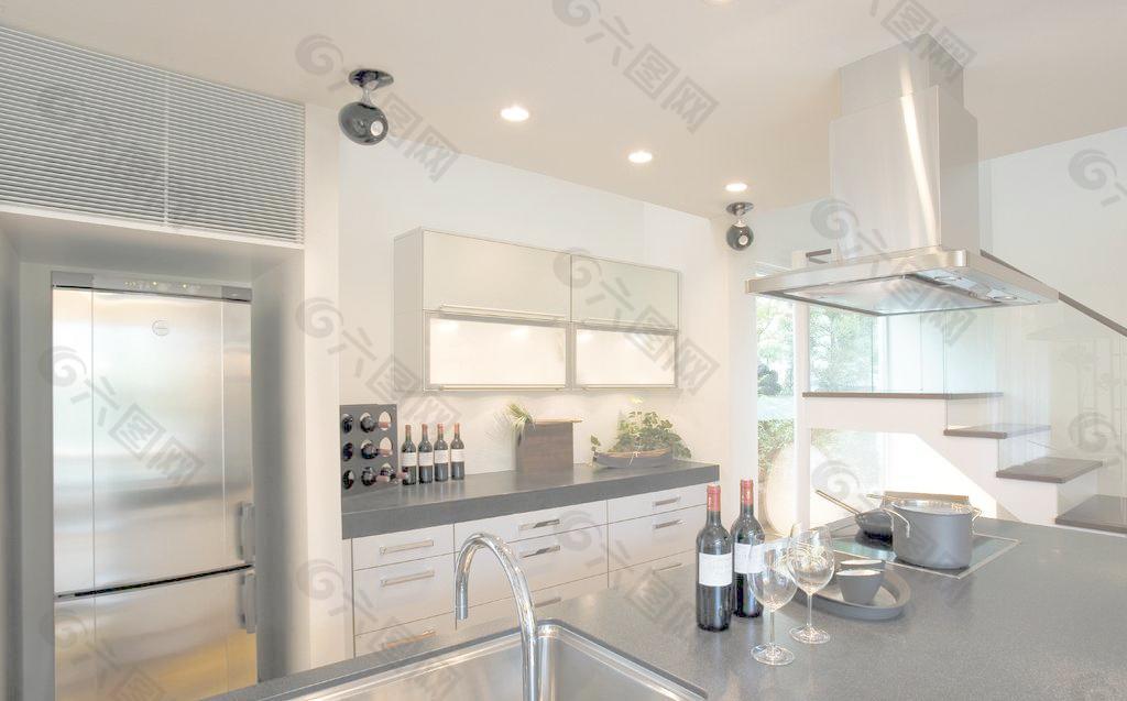 厨房中享受音乐图片