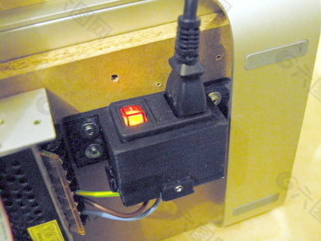 小盒子的隔离电源连接器