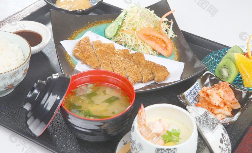 日式鸡排饭套餐图片