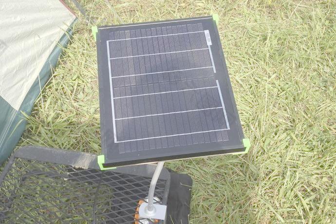 可调式太阳能面板安装W /控制箱安装