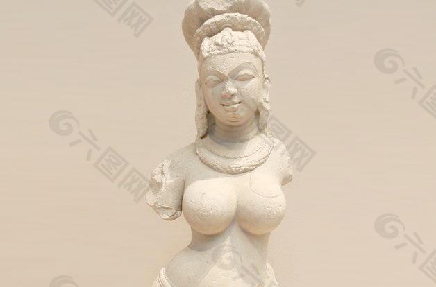 一个女性神胸像