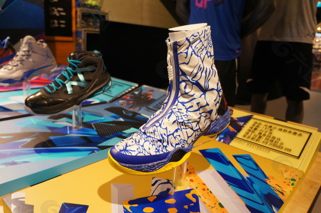 AJ XX8