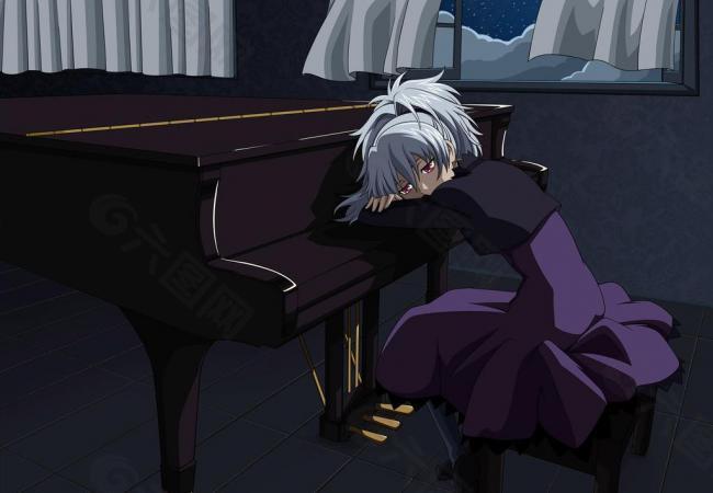 趴在钢琴上的女孩图片